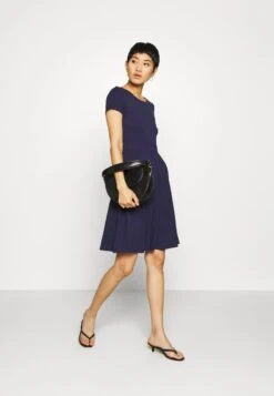 Anna Field Jerseykleid - Maritime Blue 9 Anna Field Jerseykleid - Maritime Blue -Anna Field Verkaufsgeschäft 2294accb788e4069bc5f0a00b2ec8864