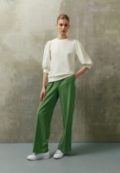 Anna Field Sweatshirt - Off White 10 Anna Field Sweatshirt - Off White -Anna Field Verkaufsgeschäft 2987264b5f16404698b3f991a886367a