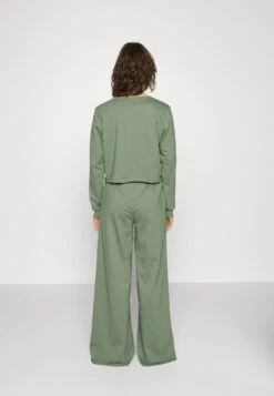 Anna Field Nachtwäsche Set - Khaki -Anna Field Verkaufsgeschäft 8eaebd3ad0c54d2ca8b5c66614b78047