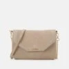 Anna Field LEATHER - Clutch - Taupe 1 Anna Field LEATHER - Clutch - Taupe -Anna Field Verkaufsgeschäft a5f4431c1d2e458ea602b72891a5068e