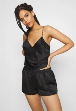 Anna Field SIMPLE SATIN SHORT SET - Nachtwäsche Set - Black 11 Anna Field SIMPLE SATIN SHORT SET - Nachtwäsche Set - Black -Anna Field Verkaufsgeschäft bf9abd9ea6a24dcb9383c9f8cd7f5605